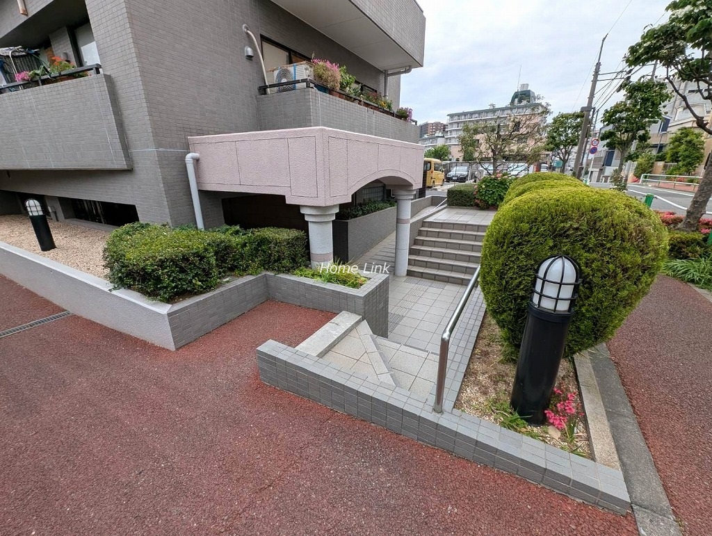藤和シティホームズ志村城山　エントランス前